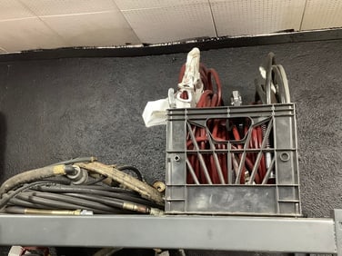 Air sprayers, soray hoses, and attachments