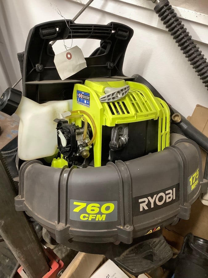 Ryobi backpack leafblower(unknown working condition) (1 of 1)