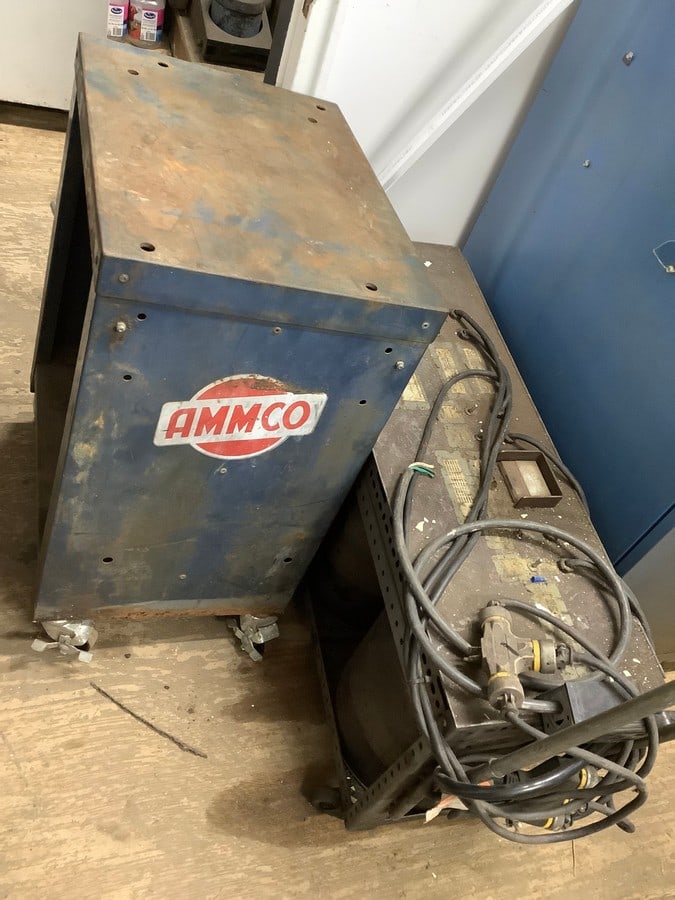 Generator load tester(unknown working condition) and AMMCO metal cabinet (1 of 1)