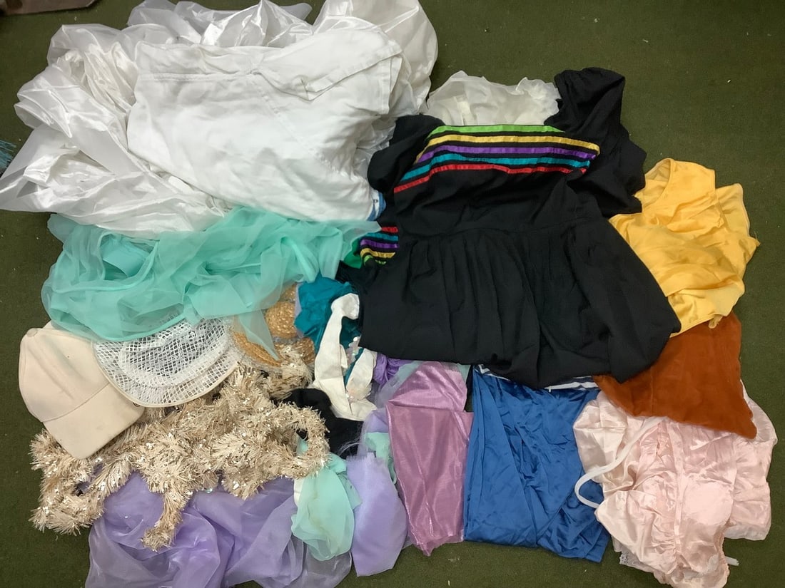 Various Clothing, Fabric and Hats and more: Various Clothing, Fabric and Hats and more