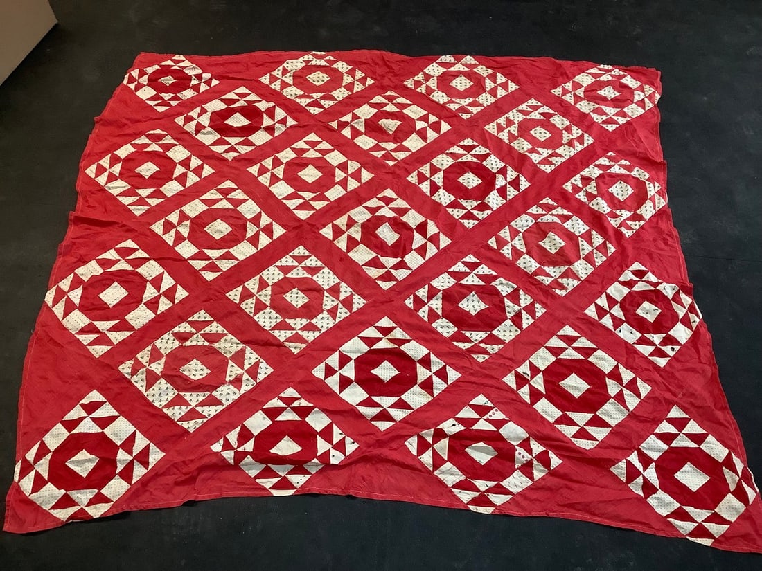 Handmade Quilt (70inx66in): Handmade Quilt (70inx66in)