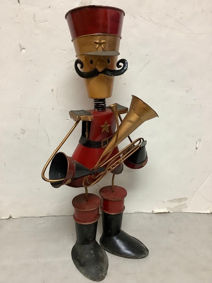 Vintage Folk Art Statue (21in Tall): Vintage Folk Art Statue (21in Tall)