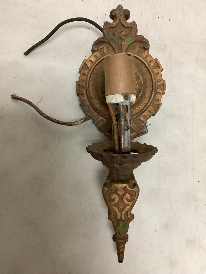 Vintage Wall Sconce (12in Tall): Vintage Wall Sconce (12in Tall)