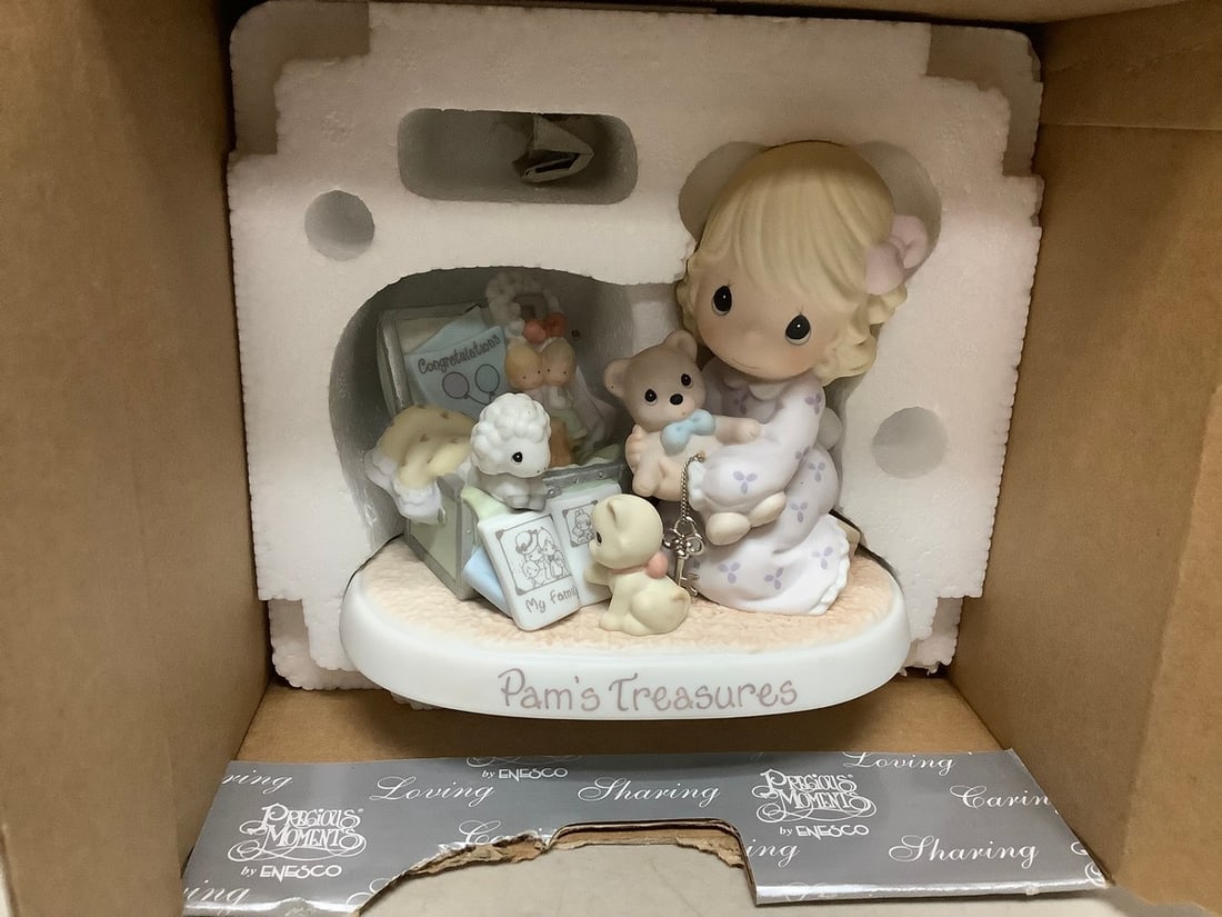 Precious Moments Ceramic Statue: Precious Moments Ceramic Statue