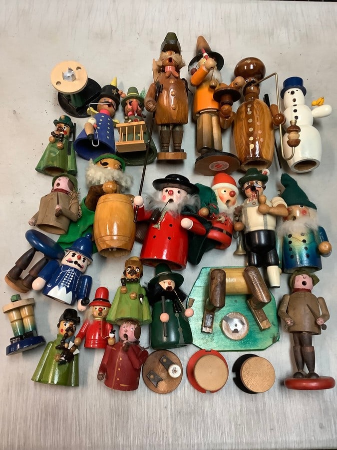 Various Wooden Statues and Pieces: Various Wooden Statues and Pieces