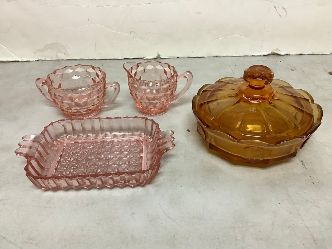 Pink and amber depression glass(tallest 4.5in.): Pink and amber depression glass(tallest 4.5in.)