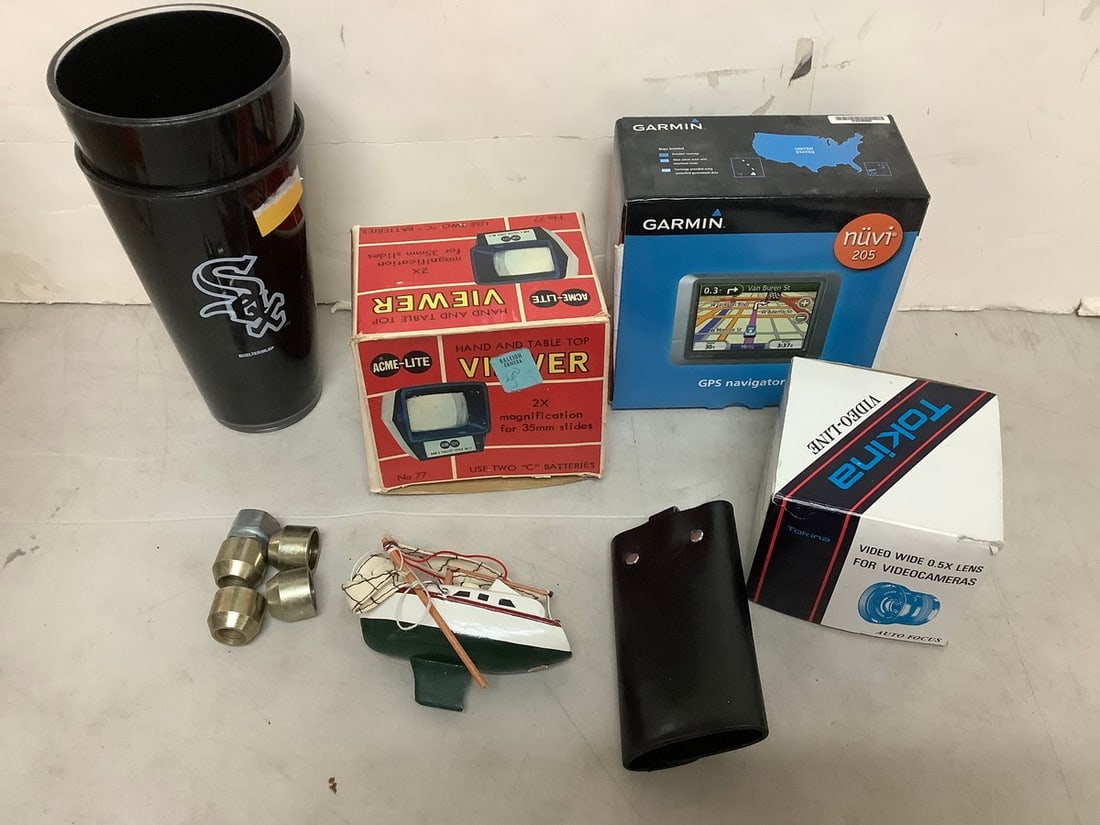 Garmin GPS navigator, Tokina AF video conversion lens(VSC-05PRO), ACME light hand and table top (1 of 1)