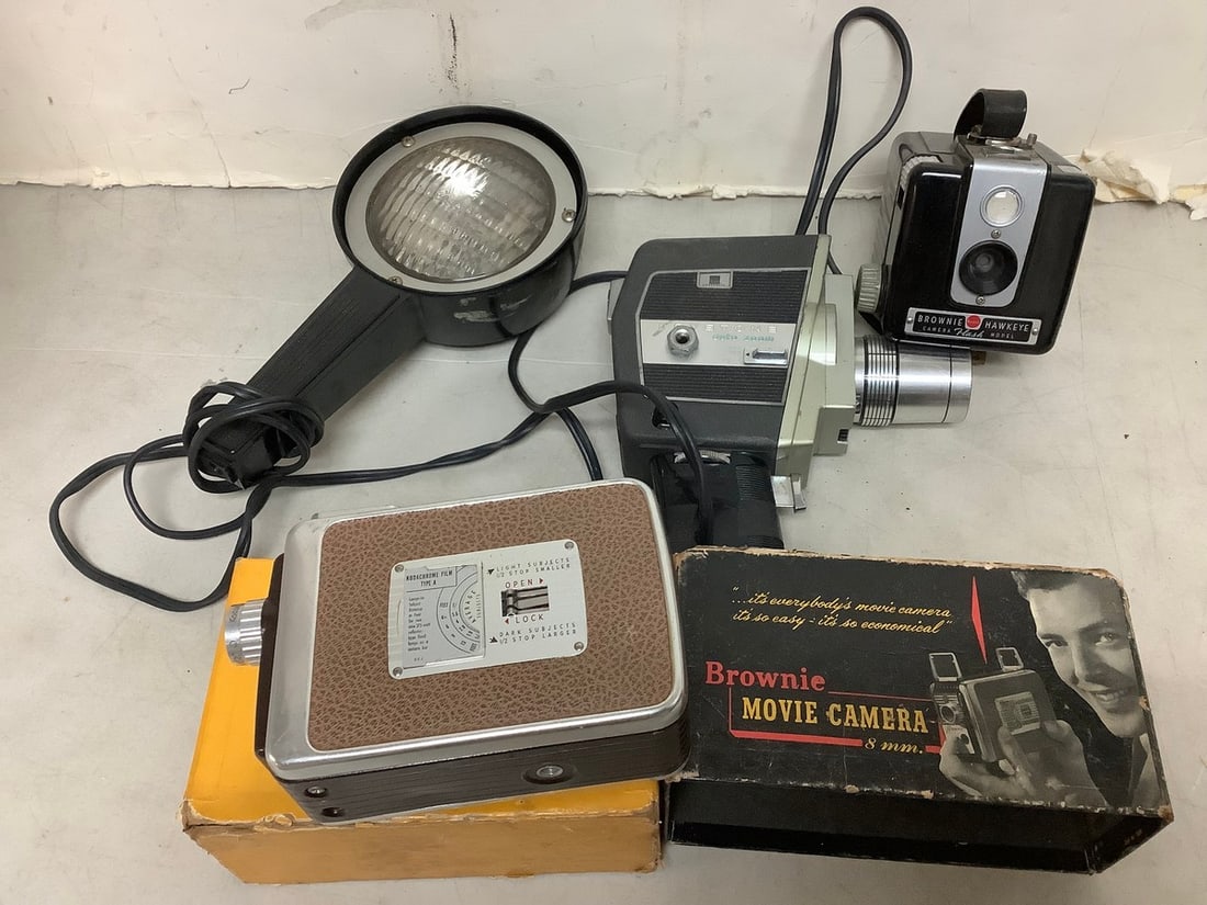 Kodak brownie 8mm movie camera: Kodak brownie 8mm movie camera