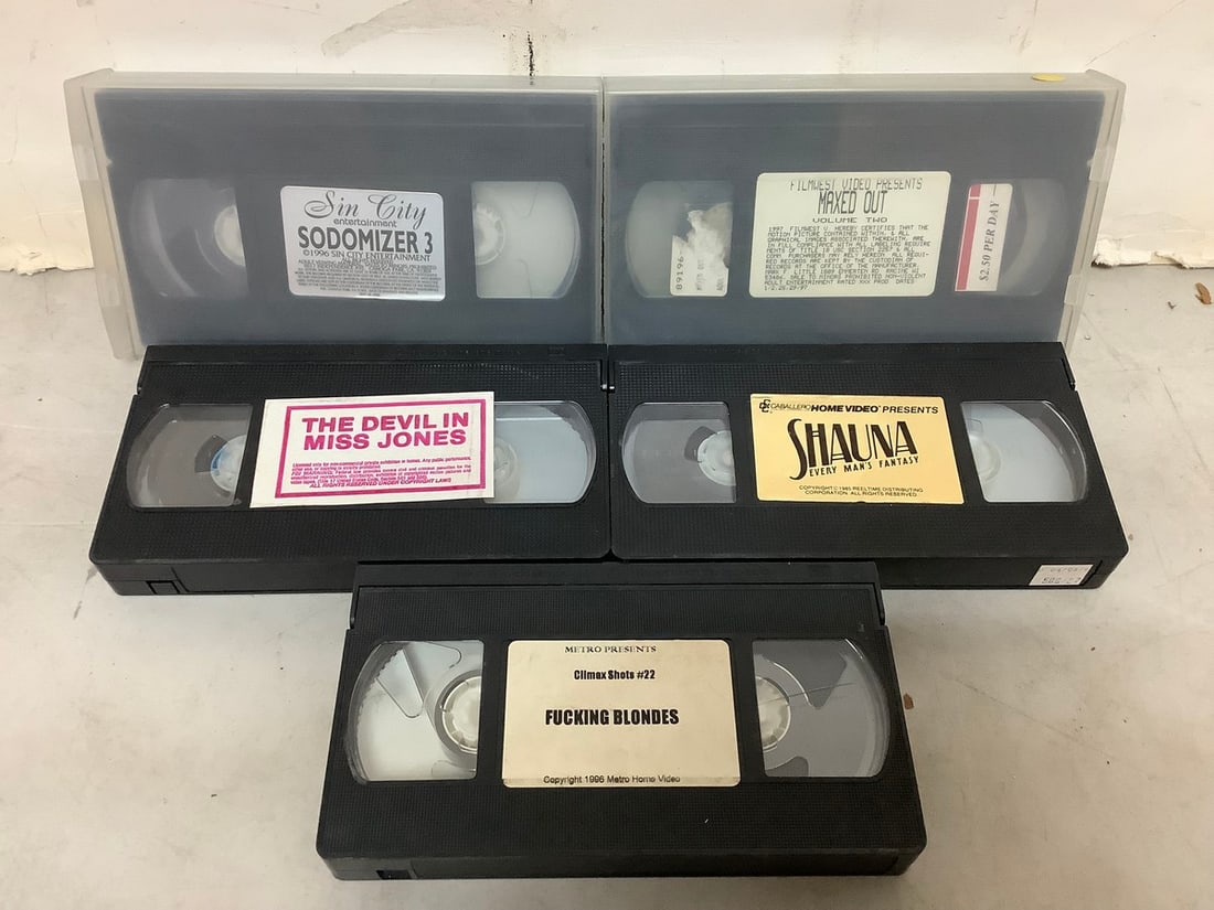 VHS pornos(Fucking Blondes, Sodomizer 3, The Devil in Miss Jones, and more): VHS pornos(Fucking Blondes, Sodomizer 3, The Devil in Miss Jones, and more)