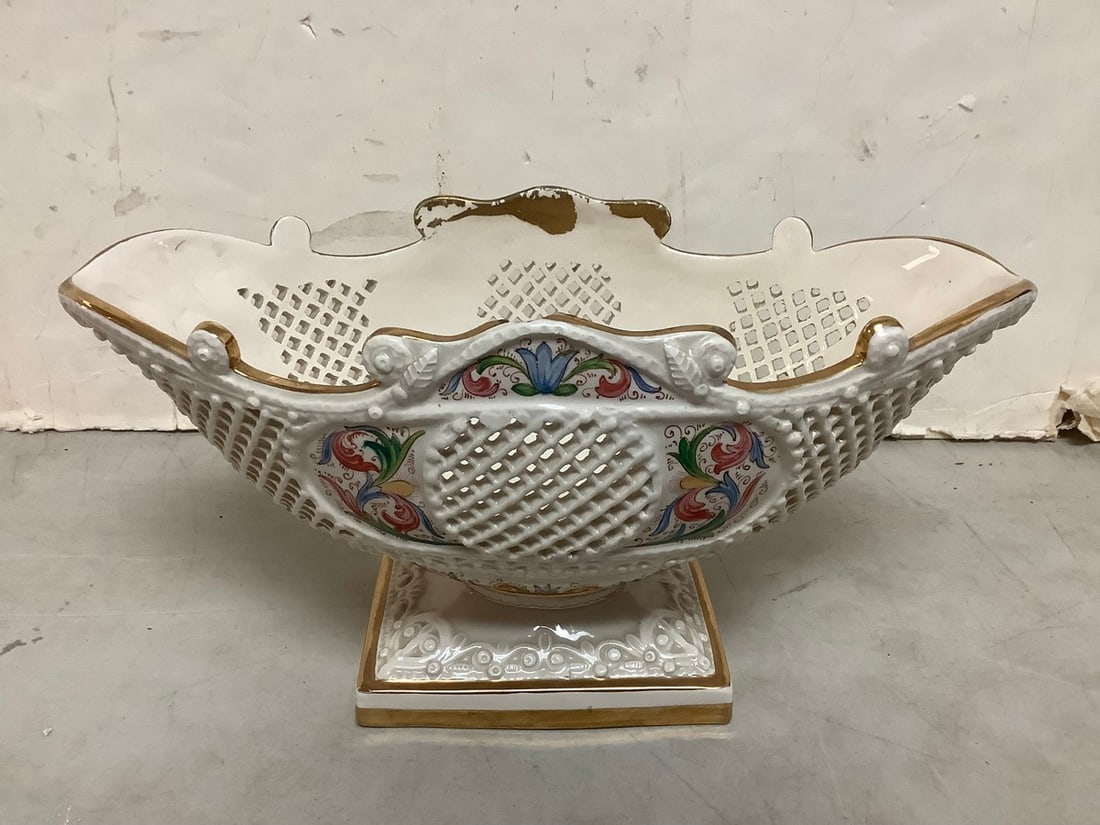 Hand painted porcelain bowl(6.75in.tall, 13.5in.across): Hand painted porcelain bowl(6.75in.tall, 13.5in.across)