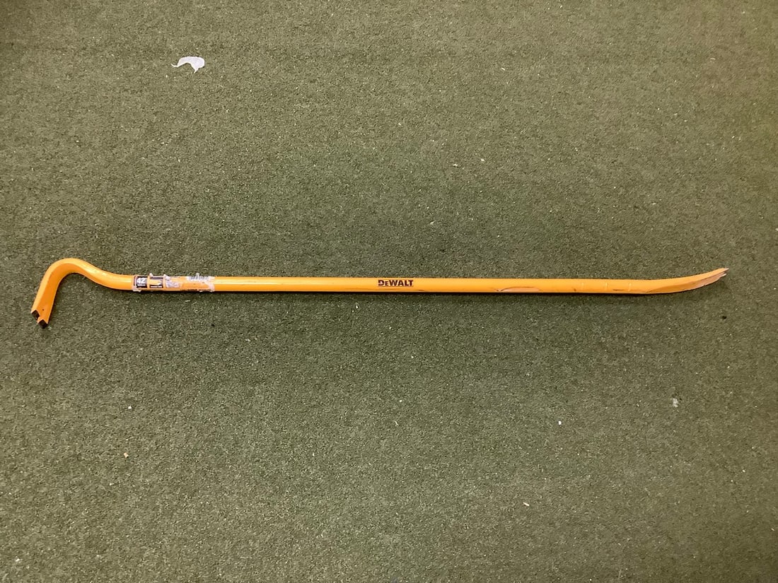 Dewalt 42in Pry Bar (1 of 1)