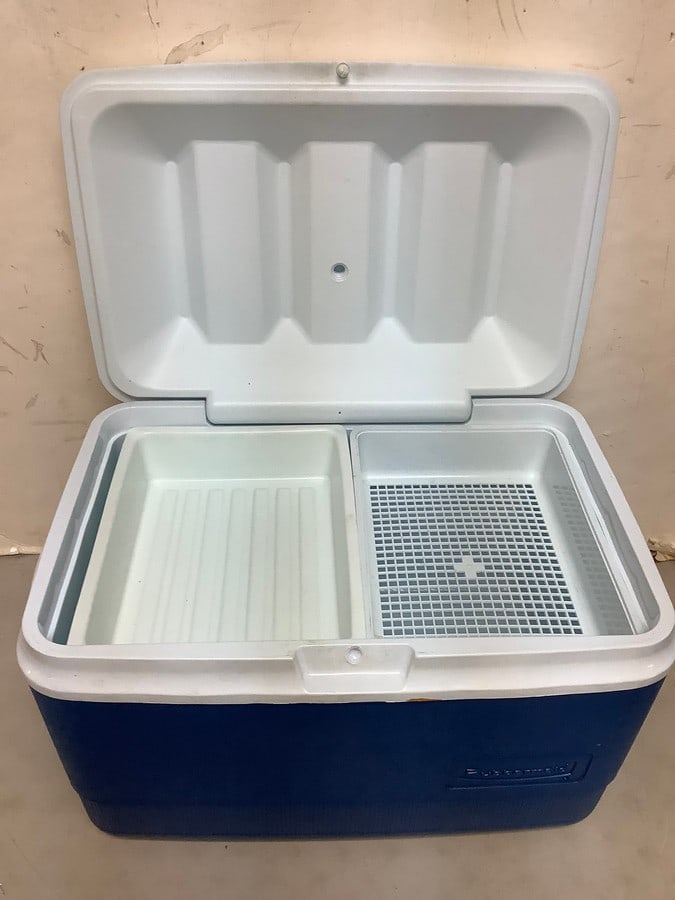 Rubbermaid Cooler (13inx20inx13in) (1 of 1)