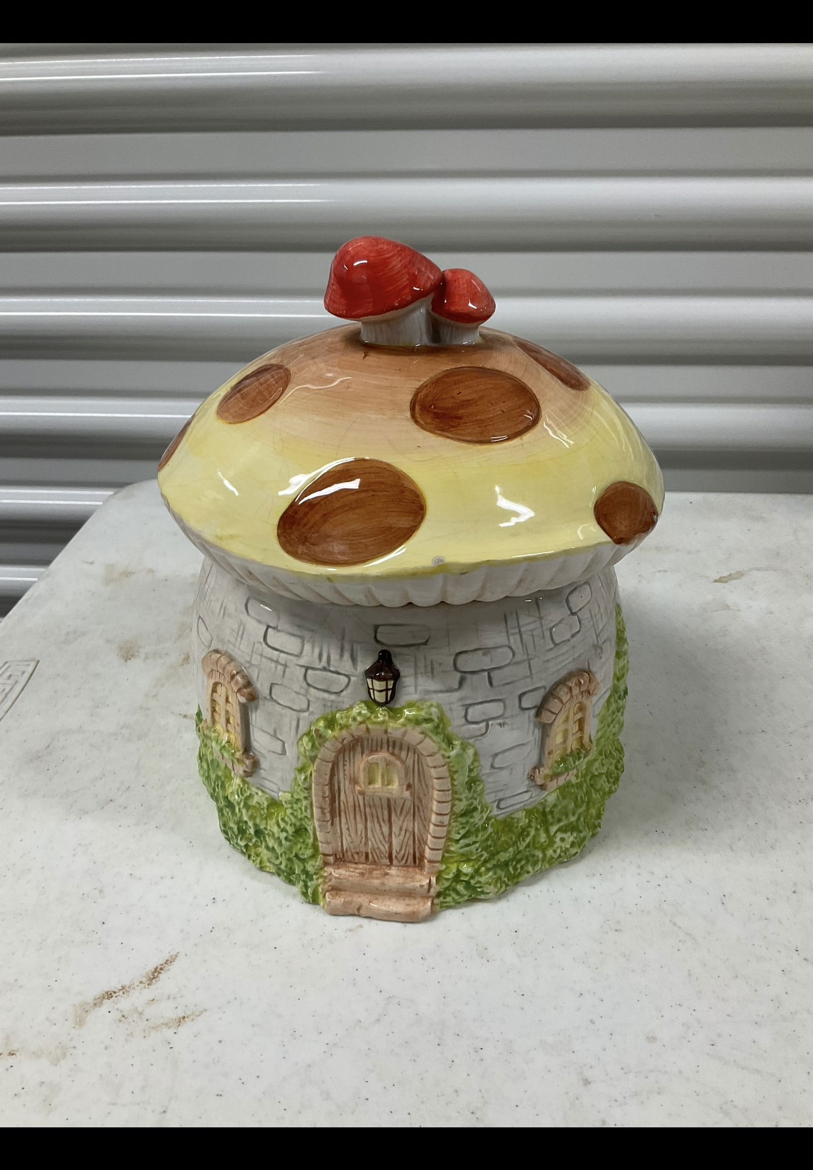 Vintage Mushroom House cookie jar 10in (1 of 1)