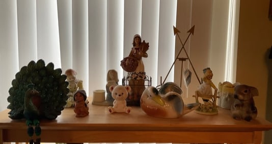 lot of figurines tallest is 10"