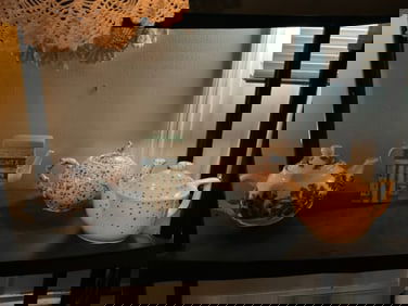 Lot of 4 tea pots 7in