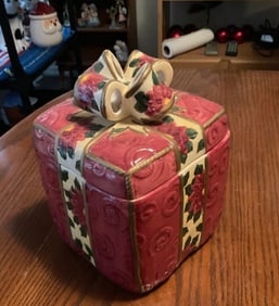 New World Bazaar Christmas Red/Gold Gift Box Cookie Jar 10" tall