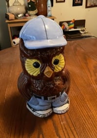 Owl cookie jar with crack on top 13in