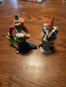 Lot of 2 clown perlcin dolls