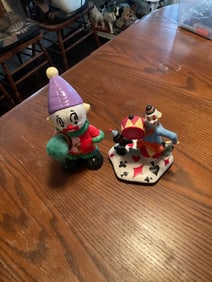 Lot of 2 clown perlcin dolls