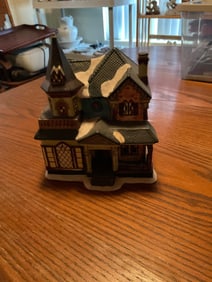 Lemax village house 10in