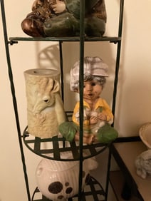 Little Boy and Giraffe statue 9in