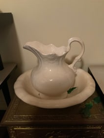 Water basen and pitcher