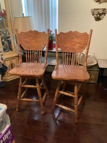 Lot of 2 wooden bar stools 41in