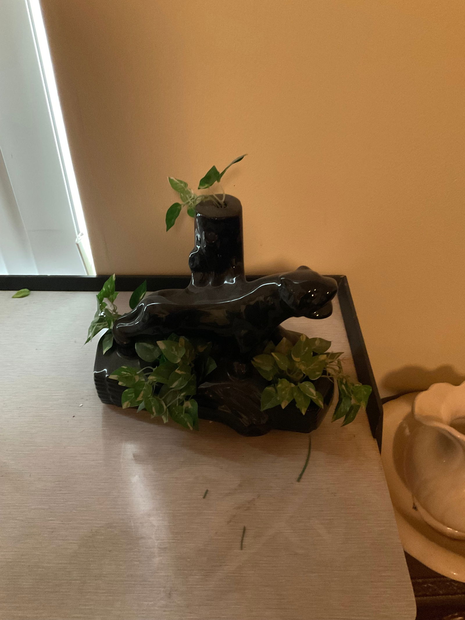 Ceramic Black Panther statue (1 of 1)