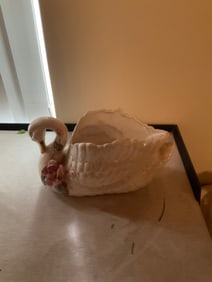 Made in Tiawan Swan vase 12in