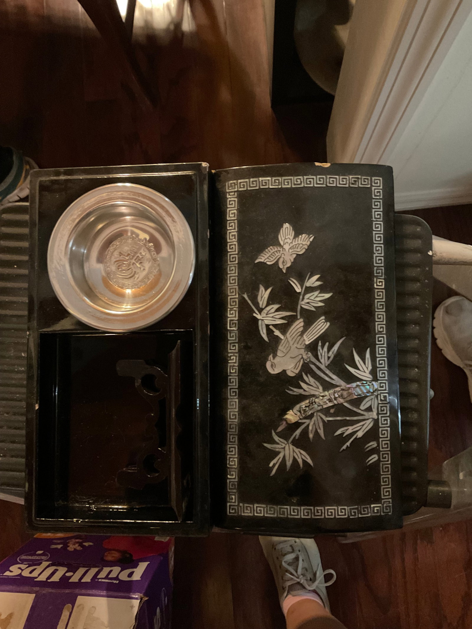 Japanese cigarite box with ash tray: Japanese cigarite box with ash tray