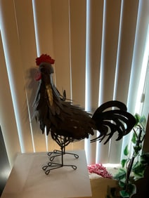 metal hen staute 20" tall