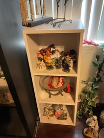 whtie 3 cubed shving unit 32x12x12