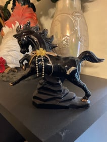 black made in tiawan horse statue does have damange