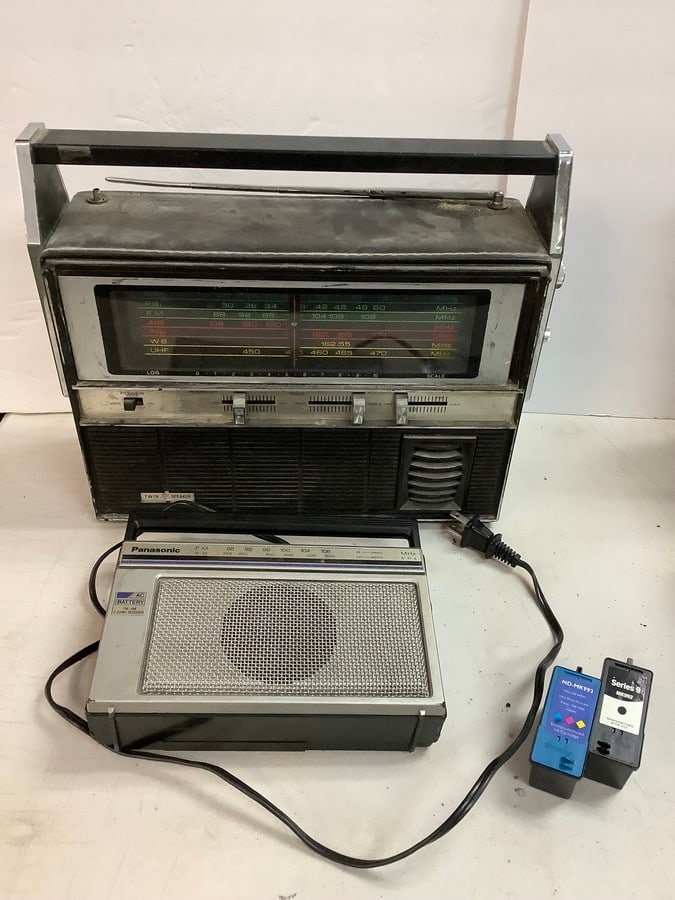 Panasonic radio(model no:RF-538A) and Twin Speaker multi-band radio: Panasonic radio(model no:RF-538A) and Twin Speaker multi-band radio