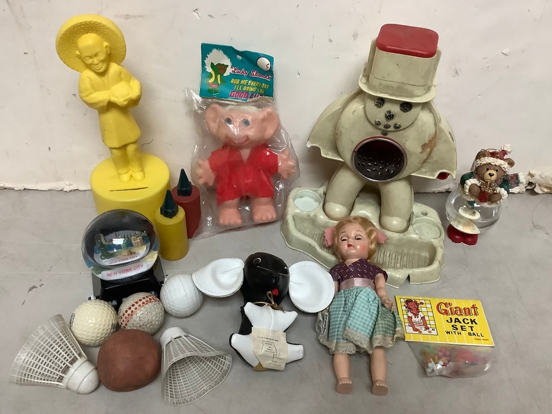 Vintage Hasbro sno-cone machine, Vincentian plastic bank, snowglobes, and more(tallest 9.75in.): Vintage Hasbro sno-cone machine, Vincentian plastic bank, snowglobes, and more(tallest 9.75in.)
