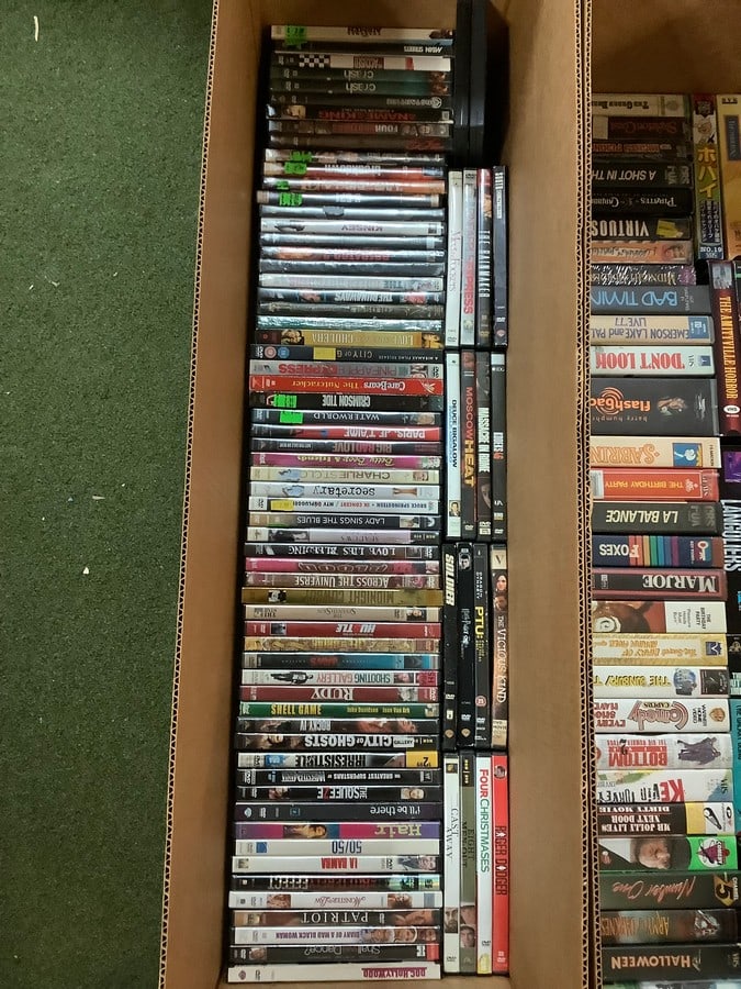 Various DVDs(Rudy, Four Christmases, Charlie St.Cloud, and more): Various DVDs(Rudy, Four Christmases, Charlie St.Cloud, and more)