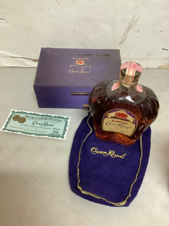 1953 Seagrams Crown Royal 80 proof 4/5 quart(mostly full) (1 of 1)