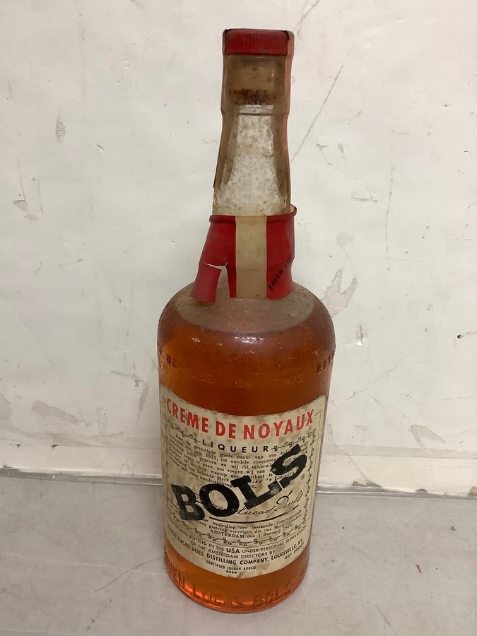 1950's/1960's Creme de Noyaux liqueur 60 proof 4/5 quart(sealed) (1 of 1)