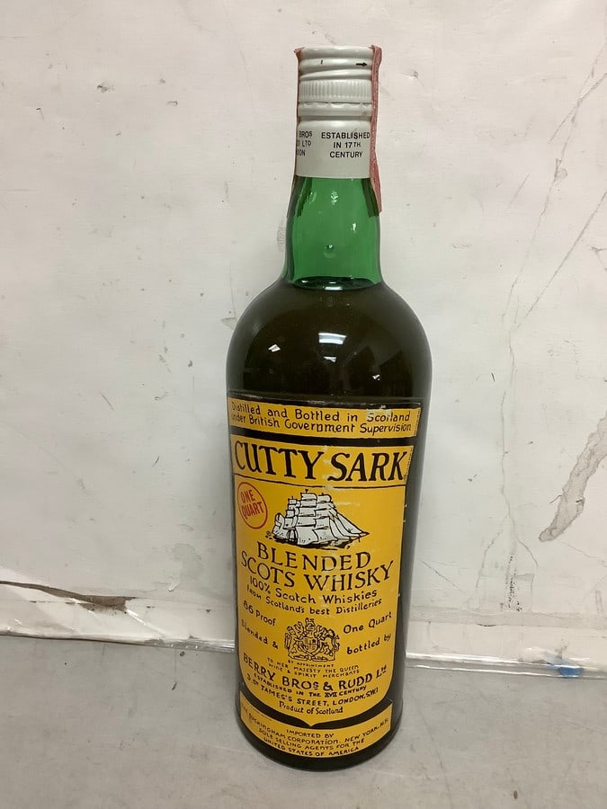 1950's/1960's Cutty Sark blended scotch whisky 86 proof one quart(sealed) (1 of 1)