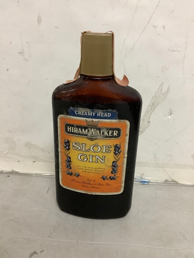 1856 Hiram Walker sloe gin 4/5 pint 60 proof(sealed) (1 of 1)