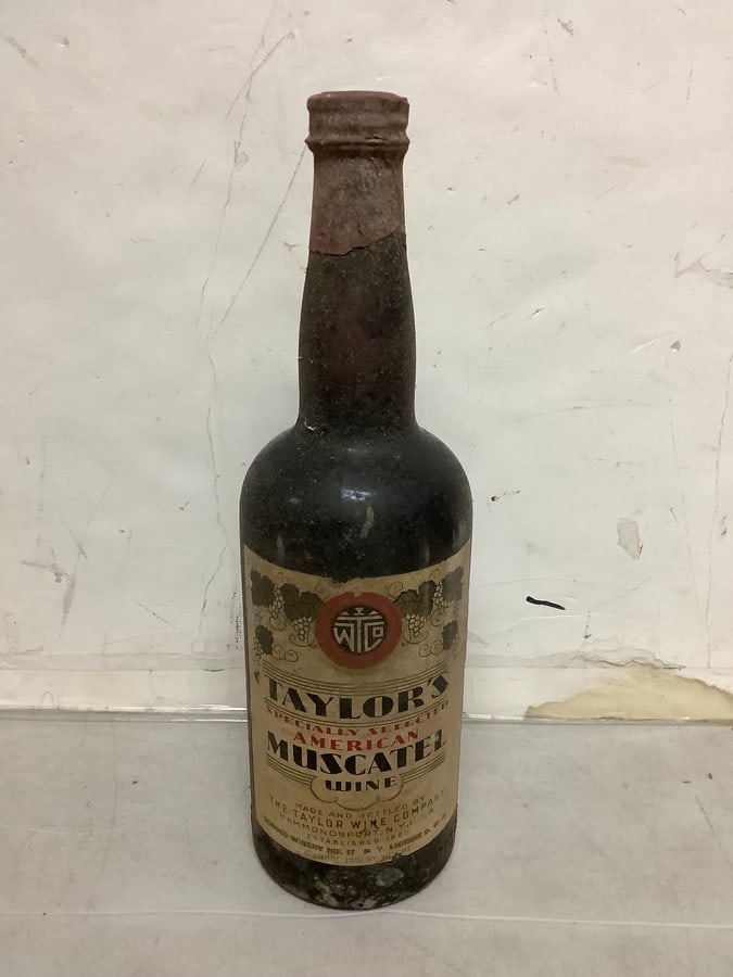 1950's/1960's Taylor's specialty selected American Muscatel wine 19%, 4/5 quart: Any contents in bottle is Free; You are bidding on the bottle & unbroken tax stamp
