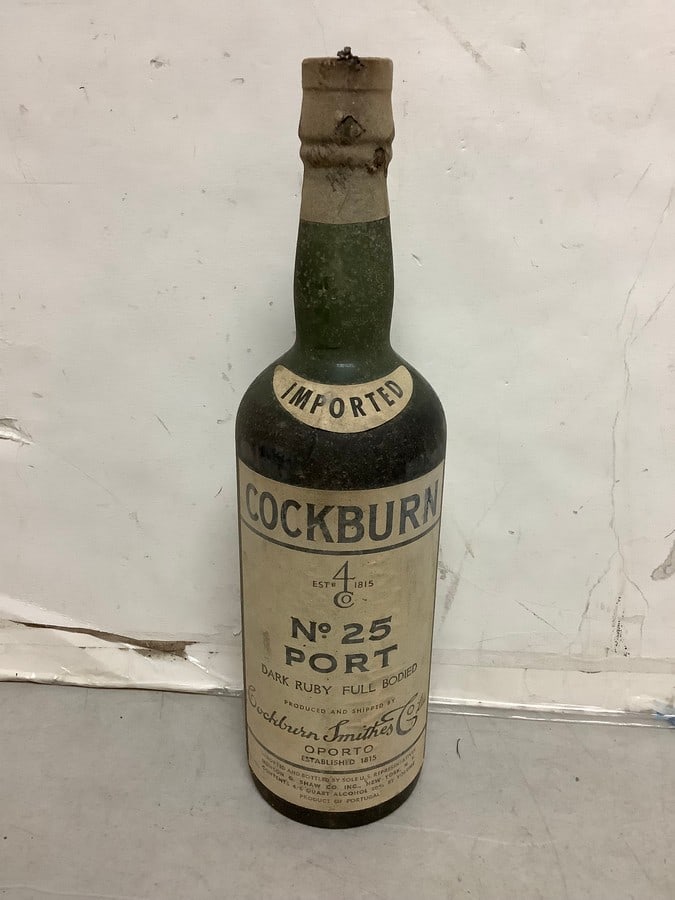 1950's/1960's Imported Cockburn No. 25 port(20%, 4/5 quart, sealed) (1 of 1)