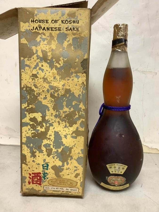 1950s/60s House of Koshu Japanese Sake 17 Proof 3/4 Qt (Sealed): Any contents in bottle is Free; You are bidding on the bottle & unbroken tax stamp