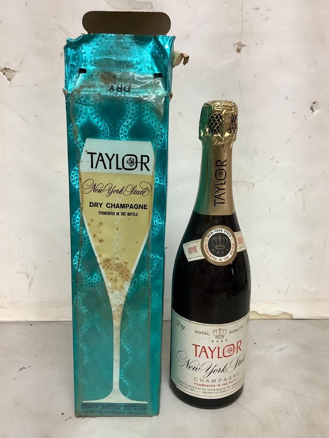 1950s/60s Taylor New York State Champagne 12 Proof 4/5 Qt (Sealed): Any contents in bottle is Free; You are bidding on the bottle & unbroken tax stamp