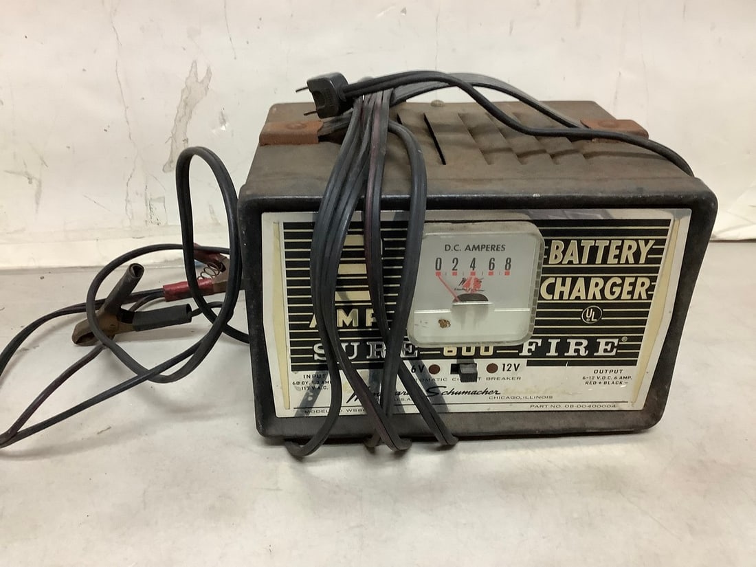 6 AMP Woodward-Shumaker Battery Charger (1 of 1)