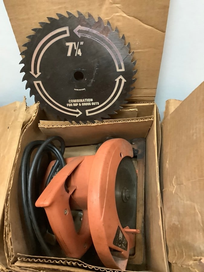 Skilshop 7 1/4in Saw (Model - 1715): Skilshop 7 1/4in Saw (Model - 1715)