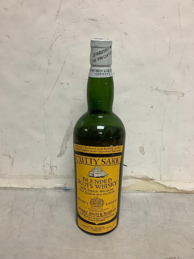 1950's/1960's Cutty Sark blended Scots Whisky 86 proof 4/5 quart(sealed): Any contents in bottle is Free; You are bidding on the bottle & unbroken tax stamp