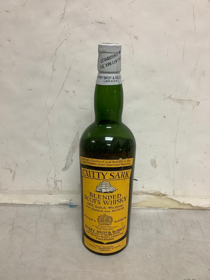 1950's/1960's Cutty Sark blended Scots Whisky 86 proof 4/5 quart(sealed) (1 of 1)