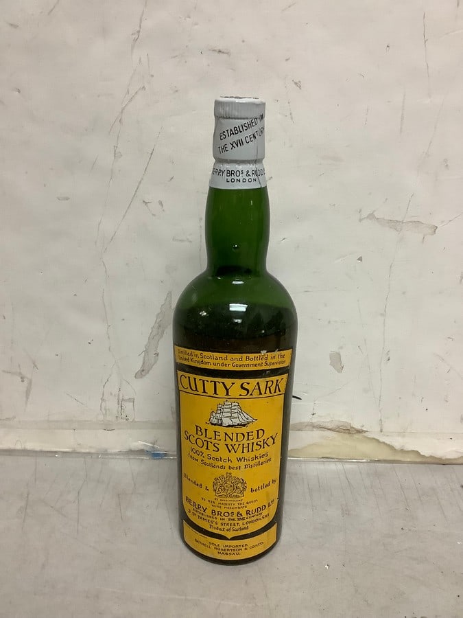 1950's/1960's Cutty Sark blended Scots Whisky 86 proof 4/5 quart(sealed) (1 of 1)