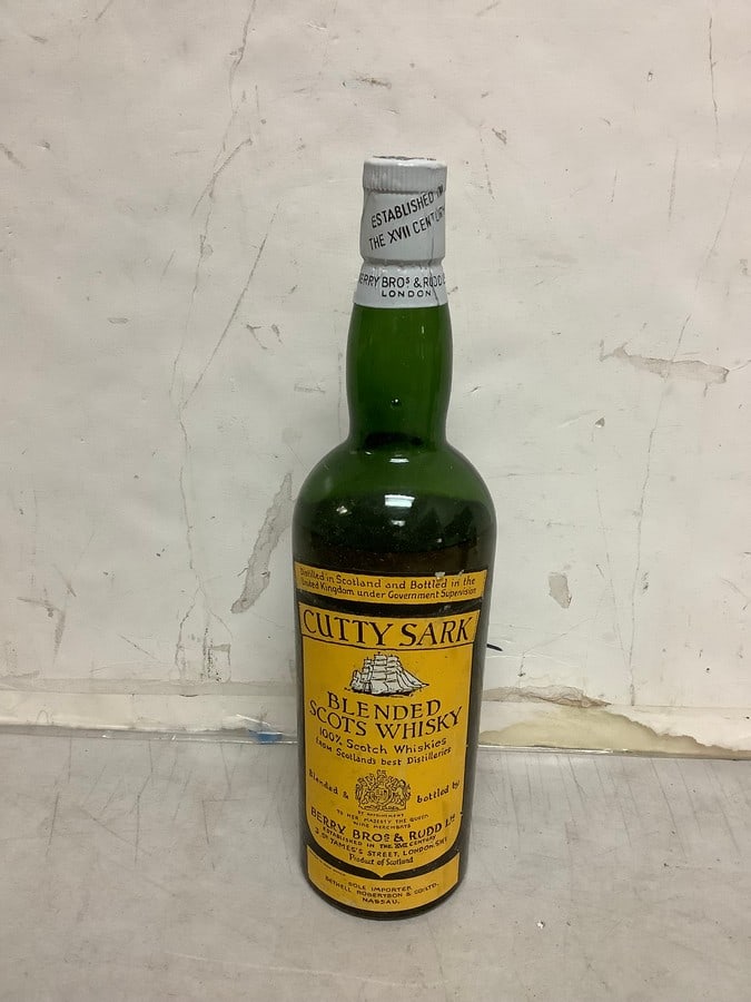 1950's/1960's Cutty Sark blended Scots Whisky 86 proof 4/5 quart(sealed) (1 of 1)